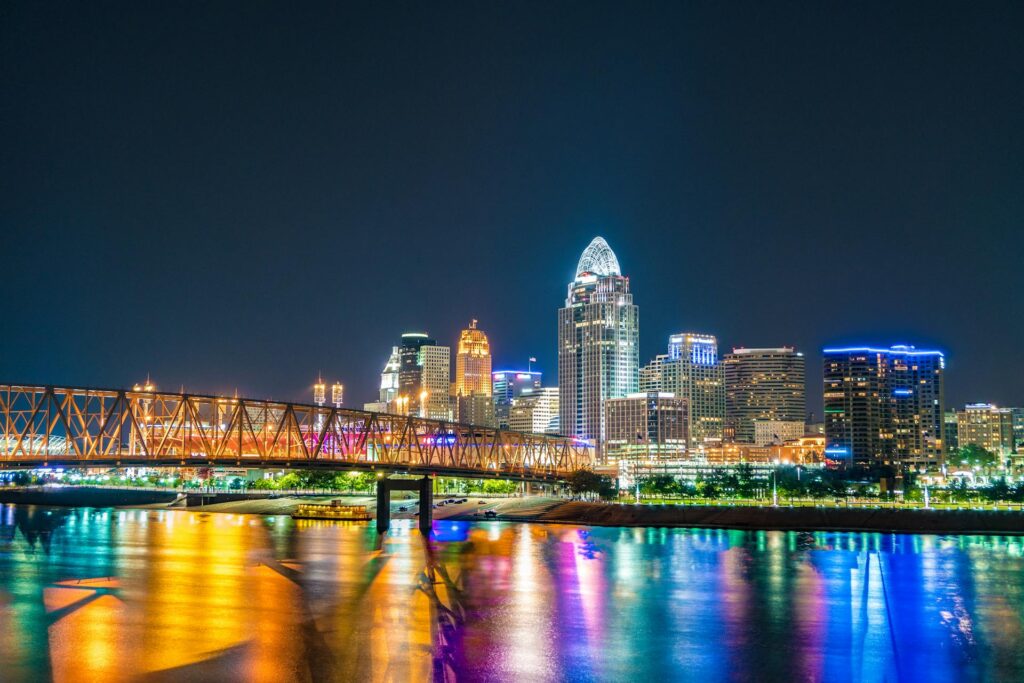 Cincinnati skyline at night